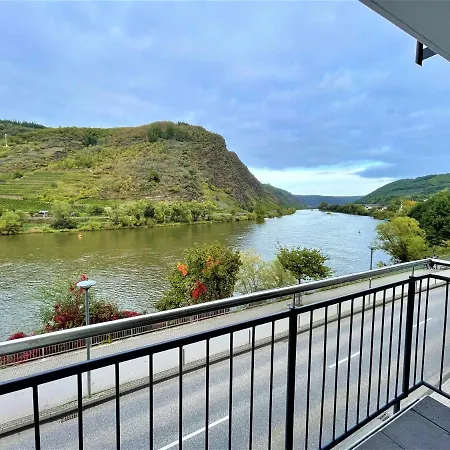 Moselpromenade Moselufer, Panorama Blick Auf Burg , Und Mosel, Balkon