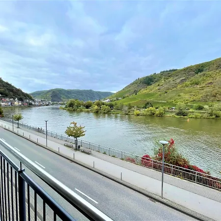 Moselpromenade Moselufer, Panorama & Burg Blick, Netflix, Balkon Apartment Cochem