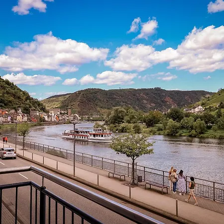 Moselpromenade Moselufer, Panorama Blick Auf Burg , Und Mosel, Balkon * Кохем