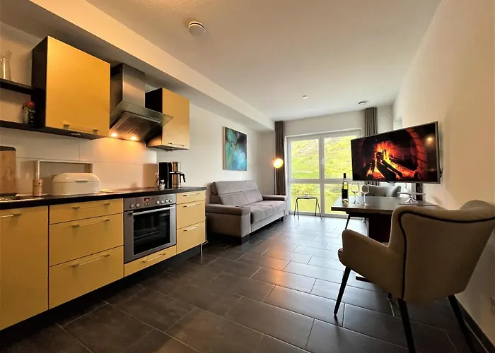 Moselpromenade Moselufer, Panorama Blick Auf Burg , Und Mosel, Balkon アパート コッヘム