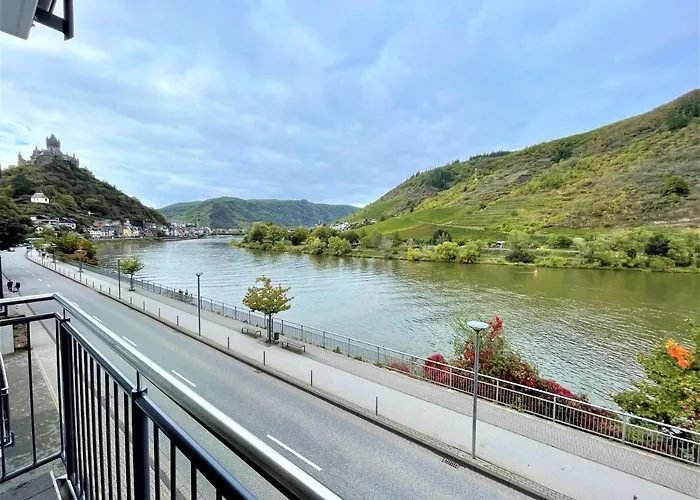 Moselpromenade Moselufer, Panorama Blick Auf Burg , Und Mosel, Balkon アパート コッヘム