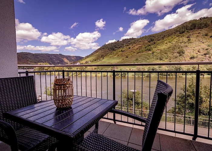 Moselpromenade Moselufer, Panorama Blick Auf Burg , Und Mosel, Balkon Апартаменты Кохем