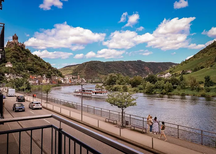 Moselpromenade Moselufer, Panorama Blick Auf Burg , Und Mosel, Balkon * Кохем